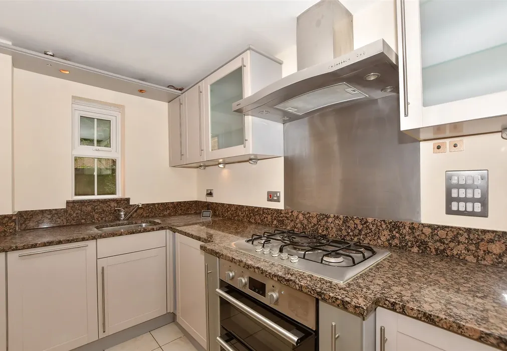 Kitchen - Fitzroy Place, Reigate, Surrey - Wards of Kent