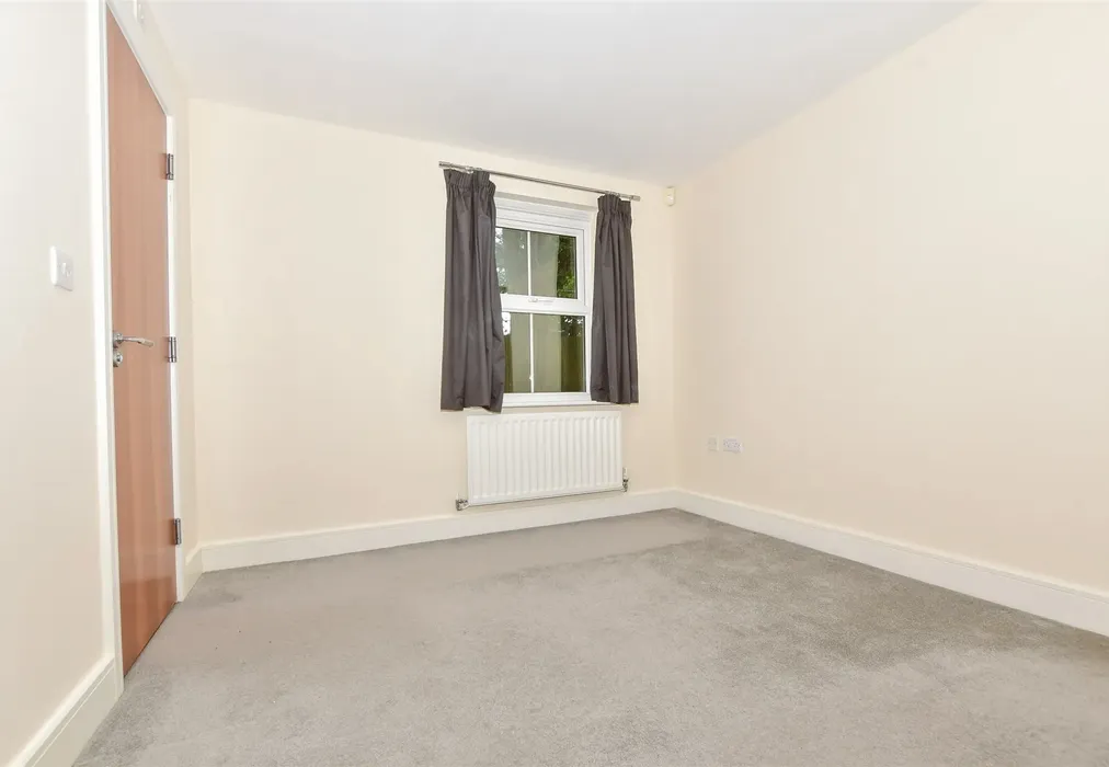 Bedroom 1 - Fitzroy Place, Reigate, Surrey - Wards of Kent