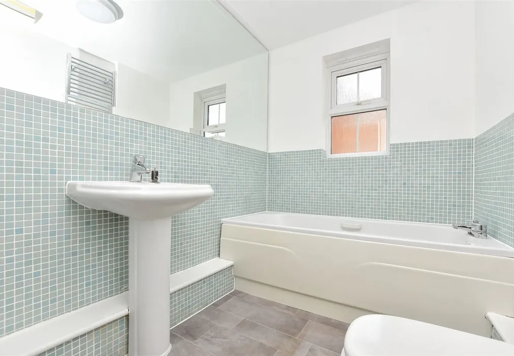 Bathroom - Fitzroy Place, Reigate, Surrey - Wards of Kent