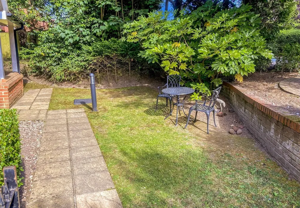 Communal Grounds - Fitzroy Place, Reigate, Surrey - Wards of Kent