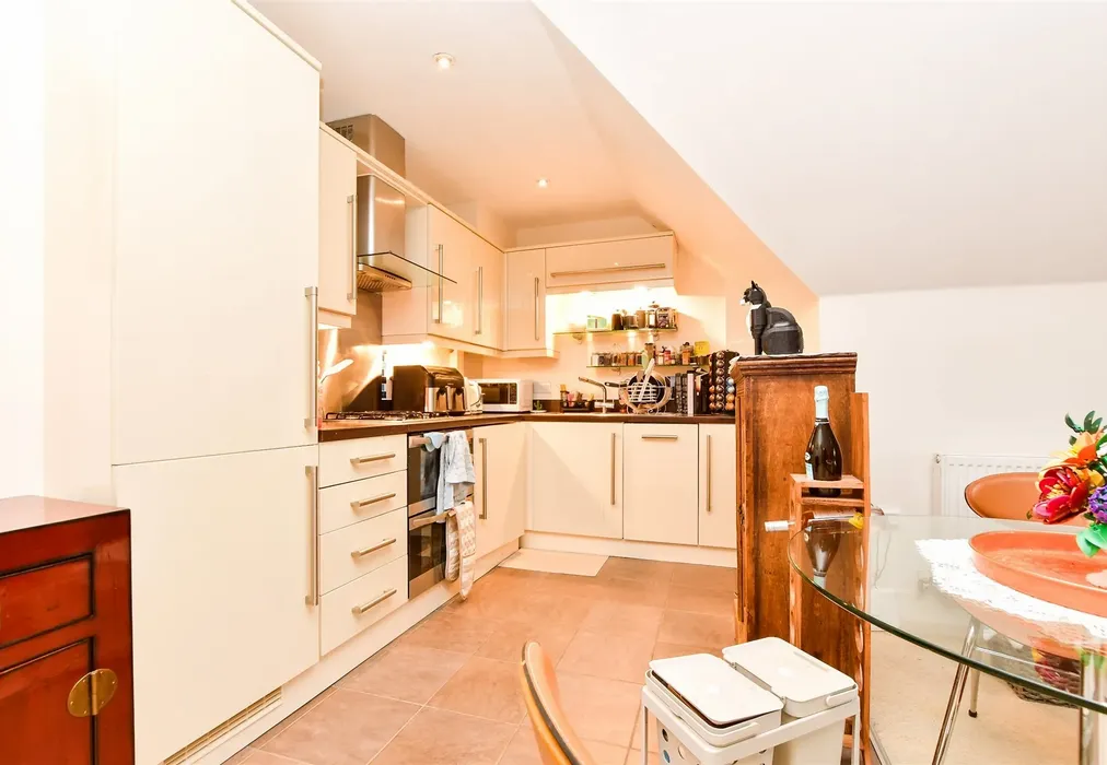 Lounge/Diner - Reigate Hill, Reigate, Surrey - Wards of Kent