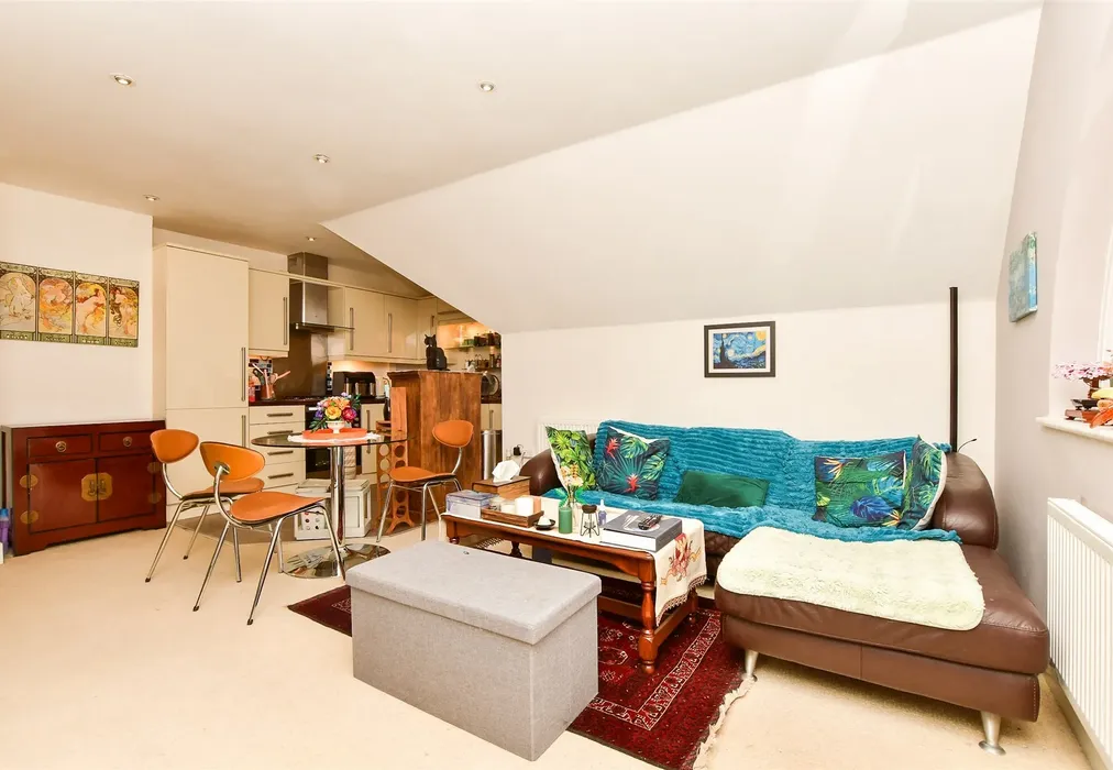 Lounge/Diner - Reigate Hill, Reigate, Surrey - Wards of Kent