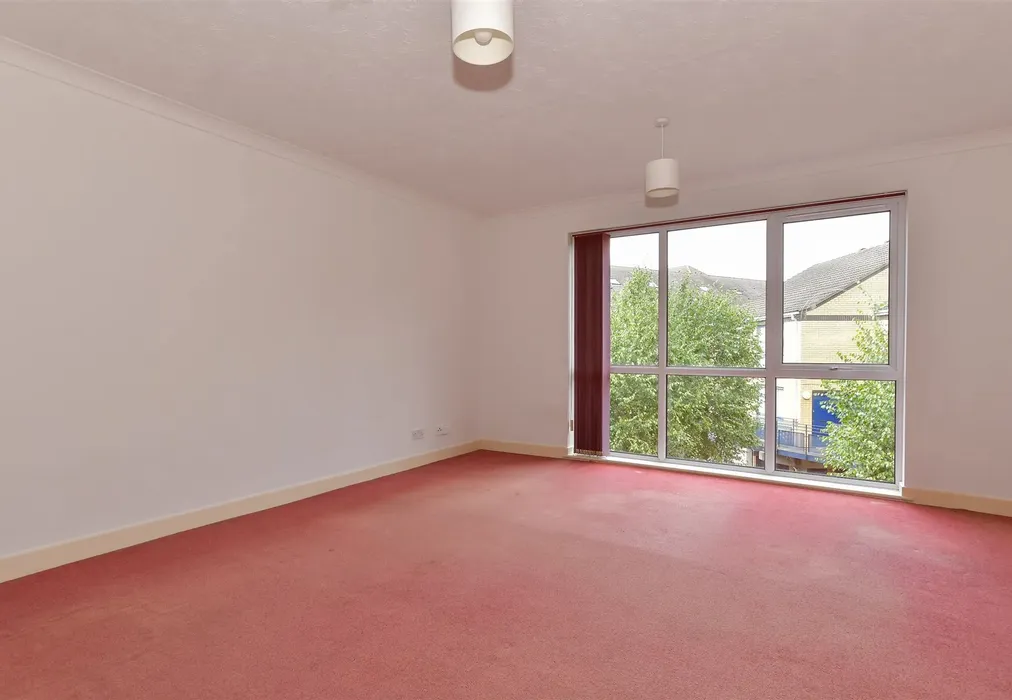 Lounge/Diner - Valetta Way, The Esplanade, Rochester, Kent - Wards of Kent
