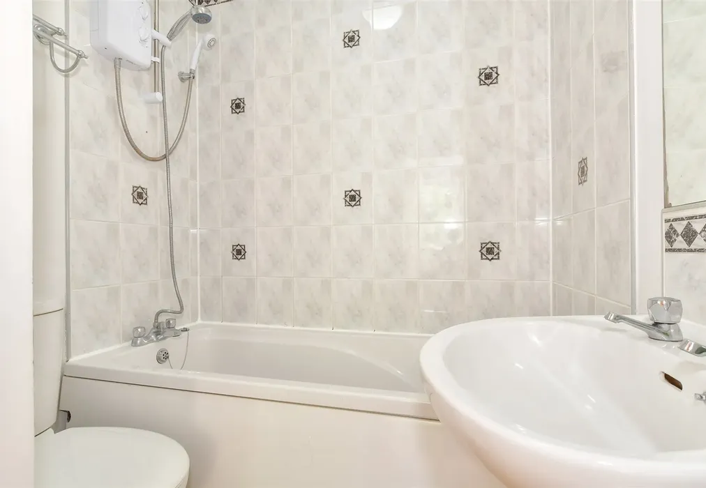 Bathroom - Valetta Way, The Esplanade, Rochester, Kent - Wards of Kent