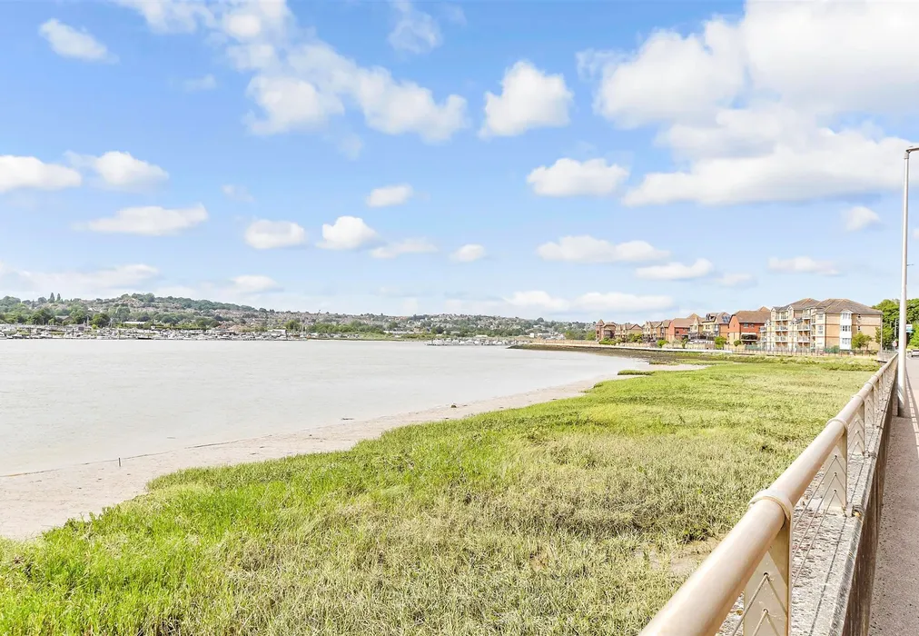 Surrounding Area - Valetta Way, The Esplanade, Rochester, Kent - Wards of Kent