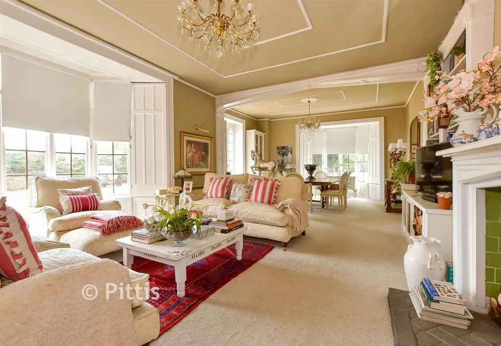 Lounge - Stonepitts Close, Ryde, Isle of Wight - Wards of Kent