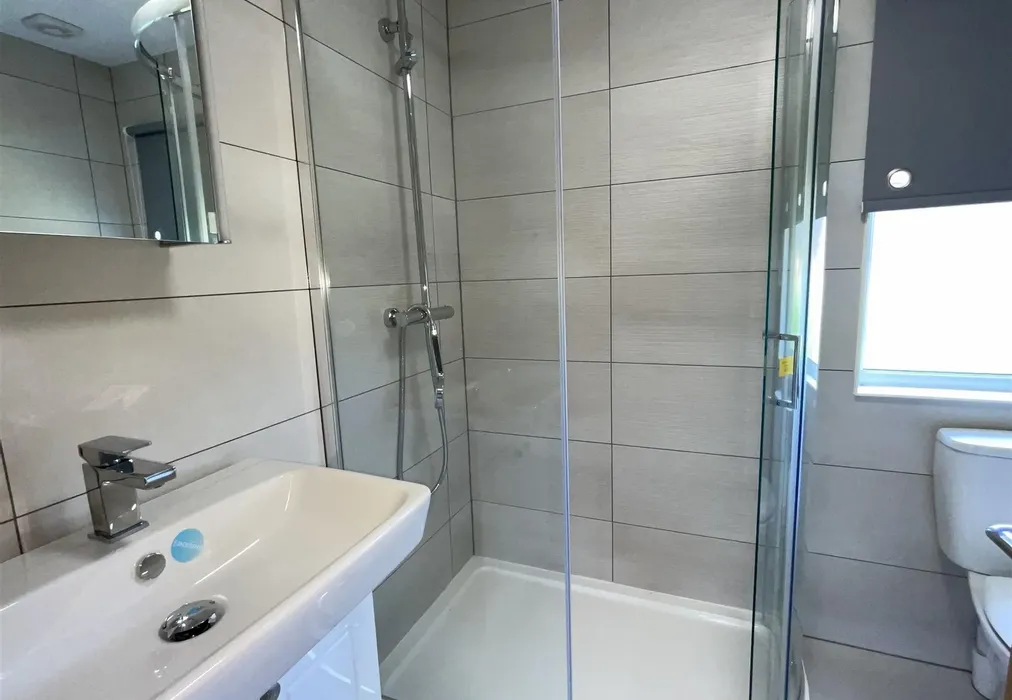 En-Suite Shower Room - Wateringbury Road, East Malling, Kent - Wards of Kent