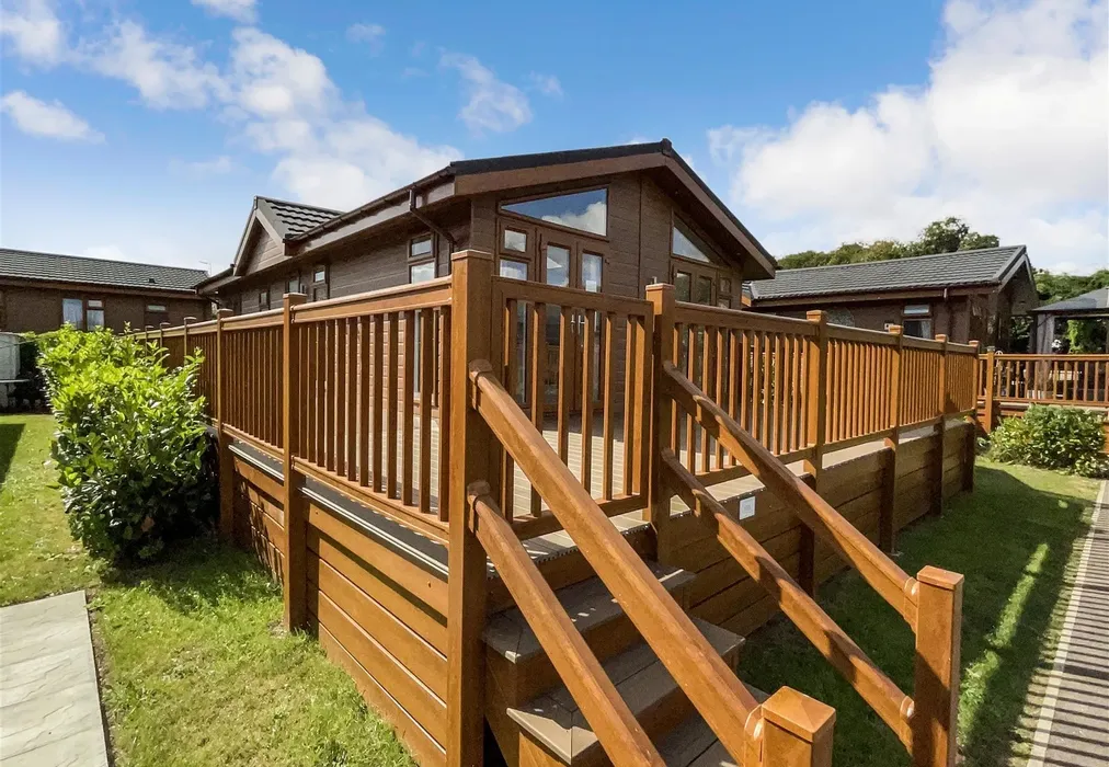 External Lifestyle Photograph - Wateringbury Road, East Malling, Kent - Wards of Kent
