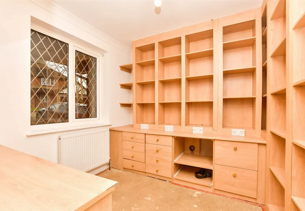 Study - Kinnibrugh Drive, Dormansland, Surrey - Wards of Kent