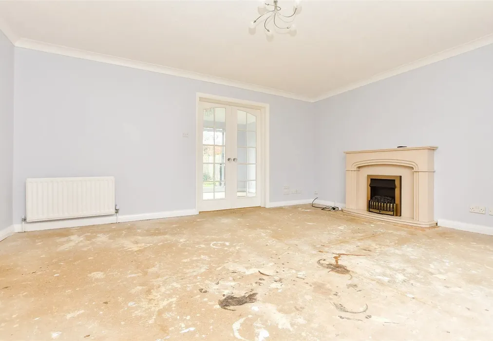 Lounge - Kinnibrugh Drive, Dormansland, Surrey - Wards of Kent