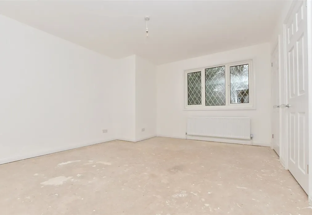 Bedroom 2 - Kinnibrugh Drive, Dormansland, Surrey - Wards of Kent