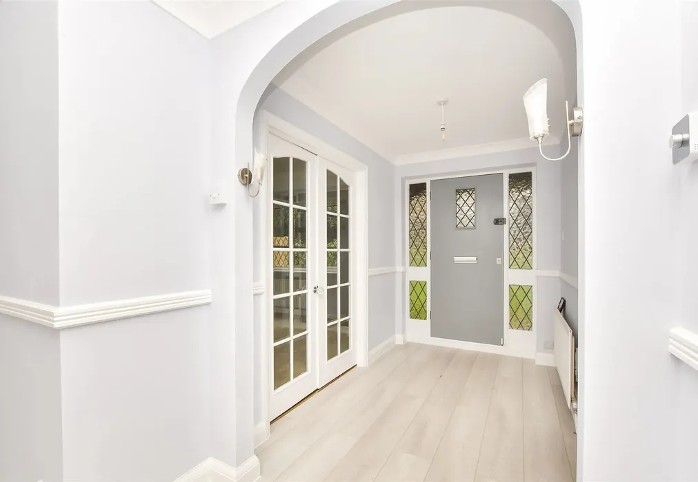 Hall - Kinnibrugh Drive, Dormansland, Surrey - Wards of Kent