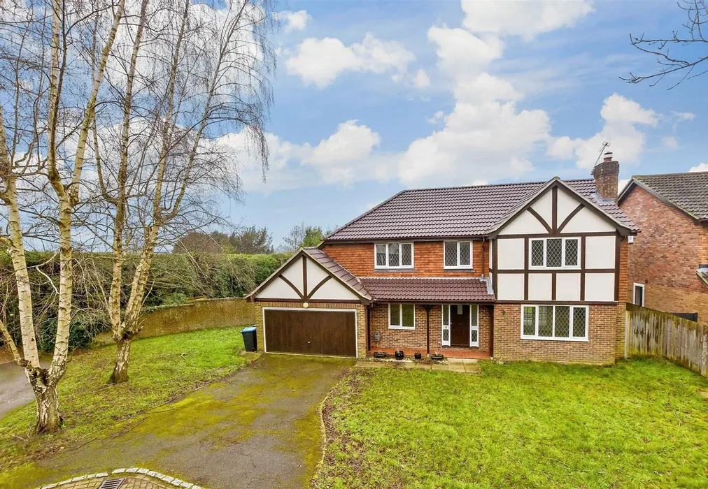 External (Web) - Kinnibrugh Drive, Dormansland, Surrey - Wards of Kent