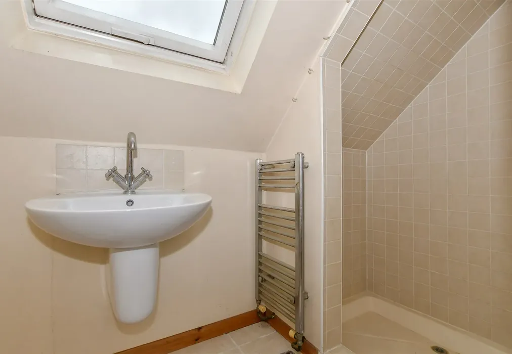 Shower Room - Heath Road, Boughton Monchelsea, Maidstone, Kent - Wards of Kent