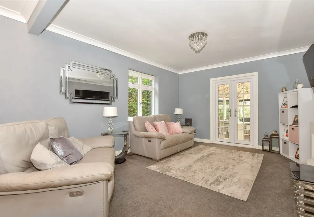 Lounge - Heath Road, Boughton Monchelsea, Maidstone, Kent - Wards of Kent