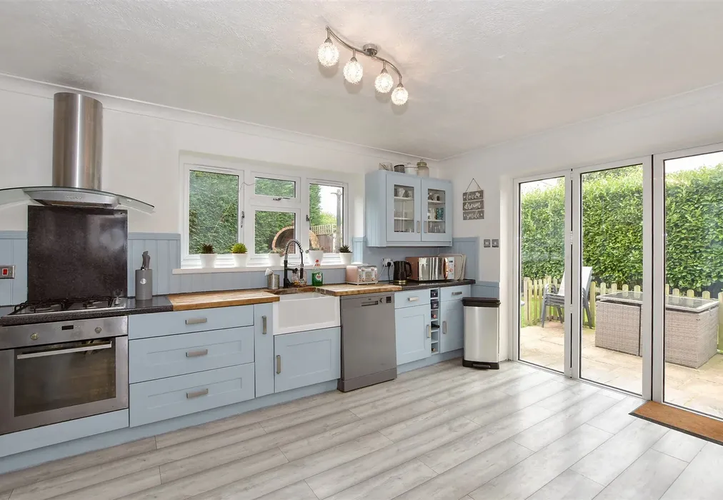 Kitchen - Heath Road, Boughton Monchelsea, Maidstone, Kent - Wards of Kent