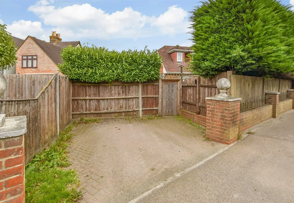 Driveway/Parking - Heath Road, Boughton Monchelsea, Maidstone, Kent - Wards of Kent