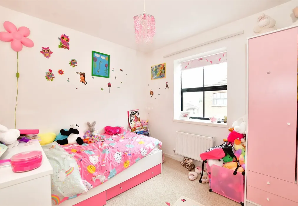 Bedroom 2 - Whitefriars Wharf, Tonbridge, Kent - Wards of Kent