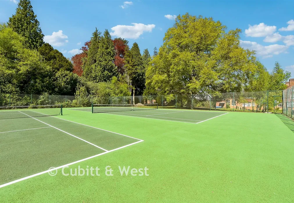 Surrounding Area - Elizabeth Drive, Banstead, Surrey - Wards of Kent