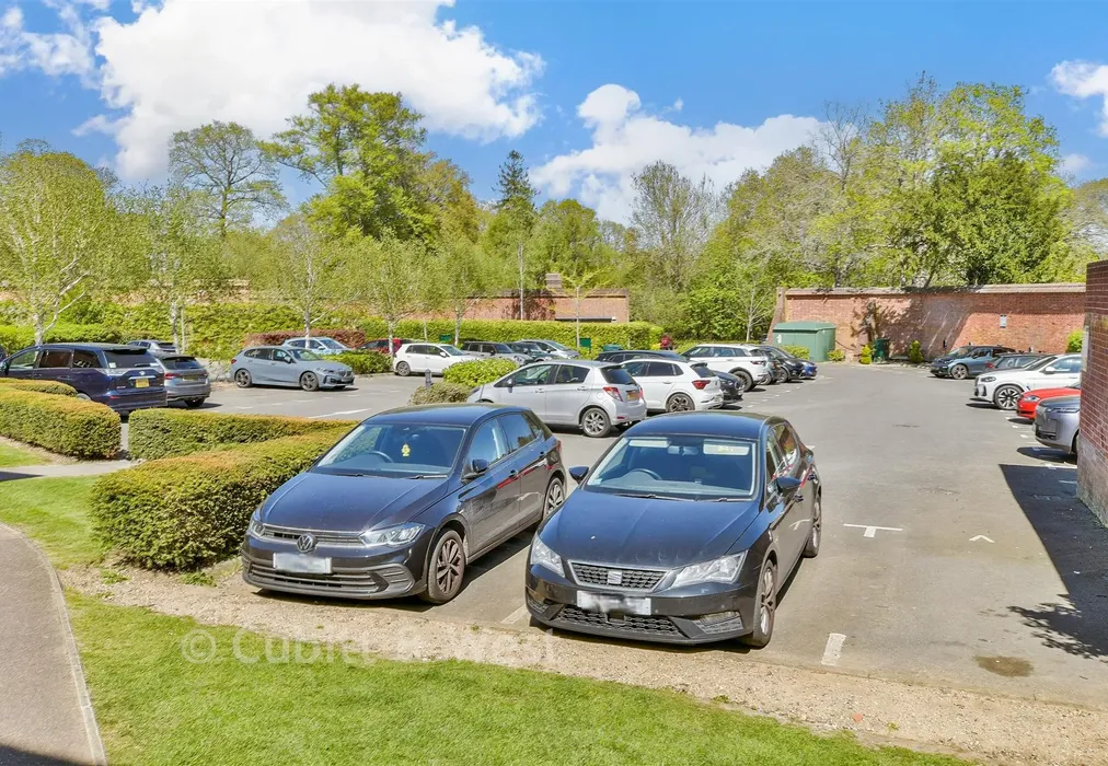 Driveway/Parking - Elizabeth Drive, Banstead, Surrey - Wards of Kent