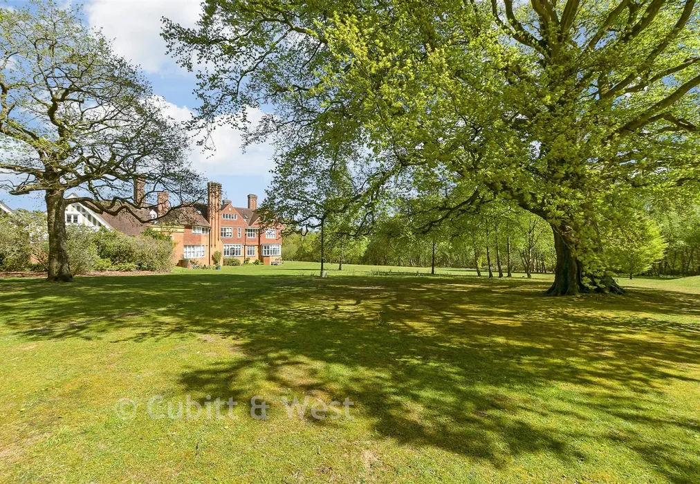 Surrounding Area - Elizabeth Drive, Banstead, Surrey - Wards of Kent