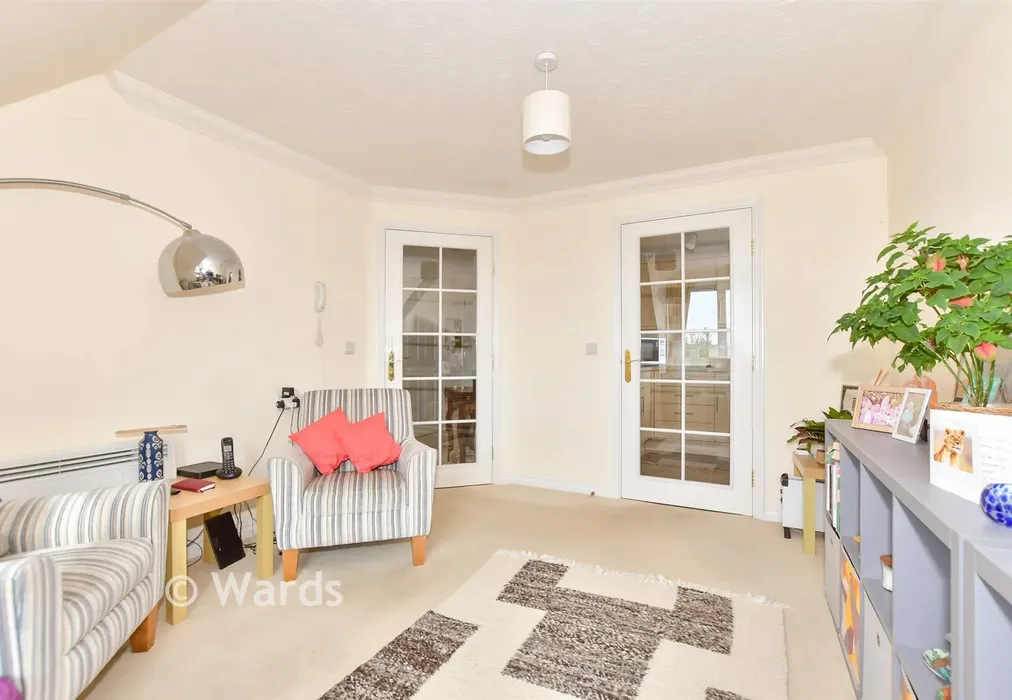 Lounge - East Street, Hythe, Kent - Wards of Kent