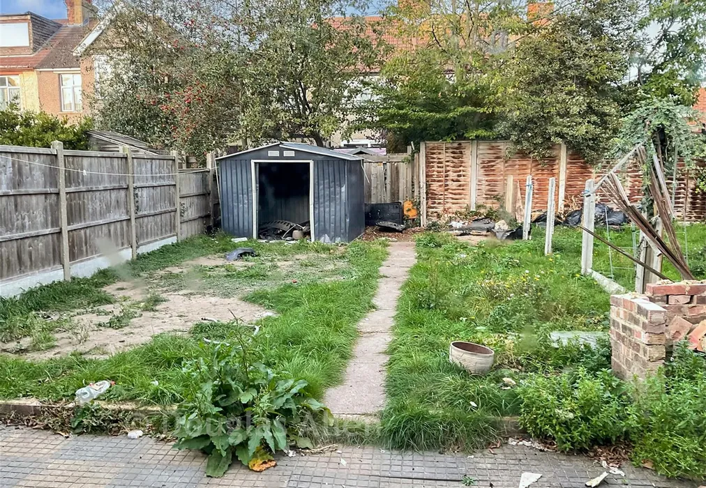 Rear Garden b - Aldersey Gardens, Barking, Essex - Wards of Kent