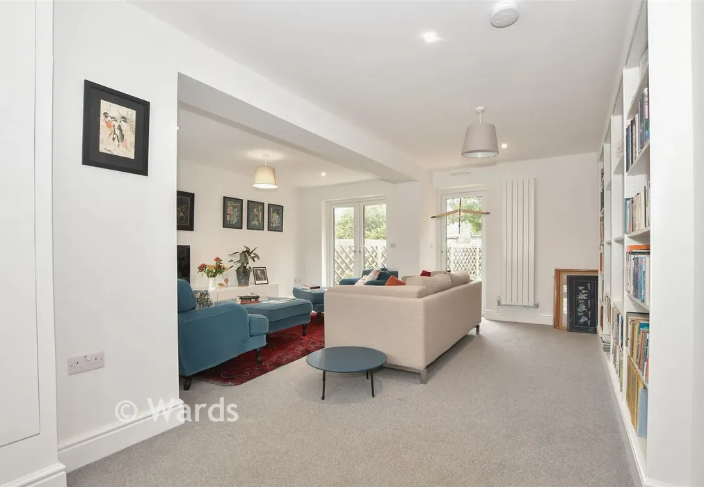 Lounge - Shernolds, Loose, Maidstone, Kent - Wards of Kent