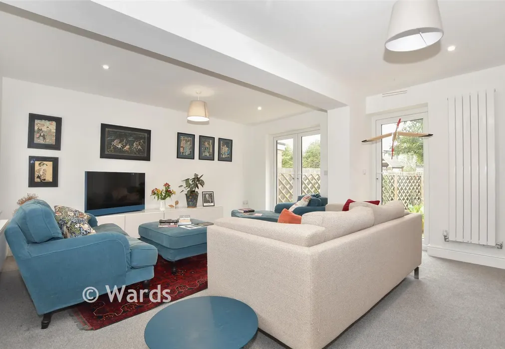 Lounge - Shernolds, Loose, Maidstone, Kent - Wards of Kent