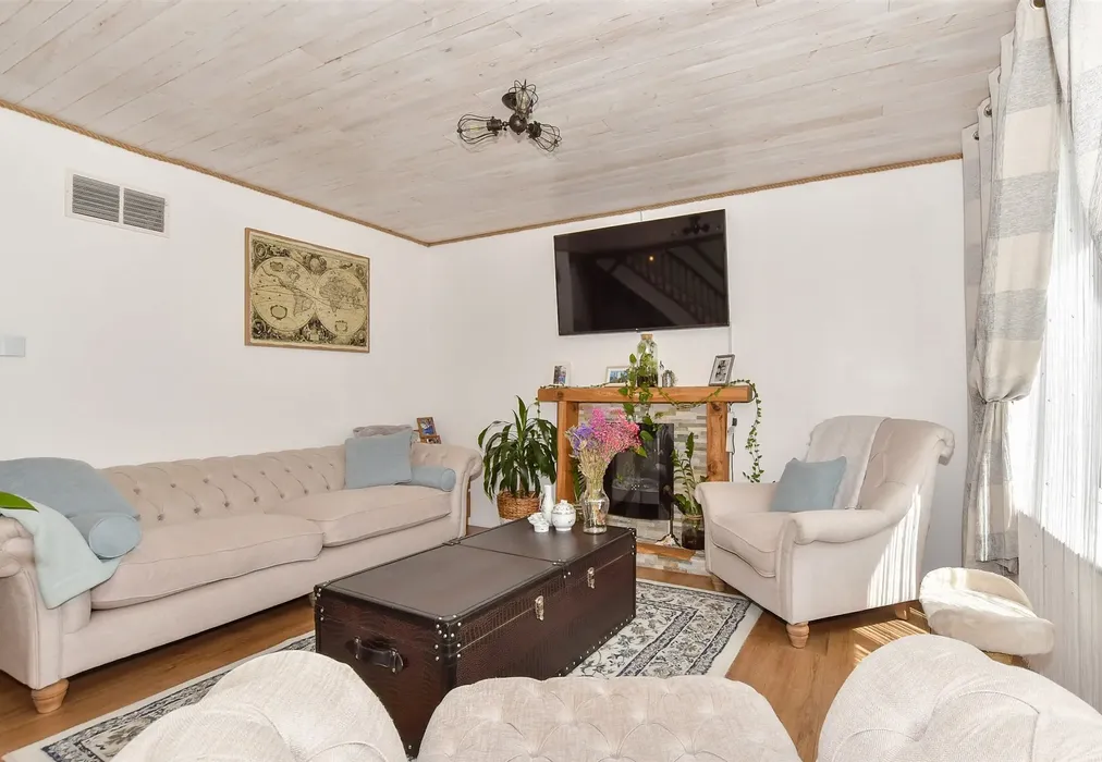 Lounge - Kingsley Road, Bewbush, Crawley, West Sussex - Wards of Kent