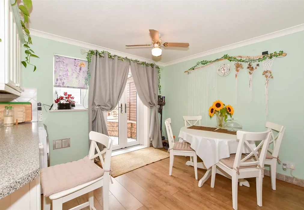 Kitchen - Kingsley Road, Bewbush, Crawley, West Sussex - Wards of Kent