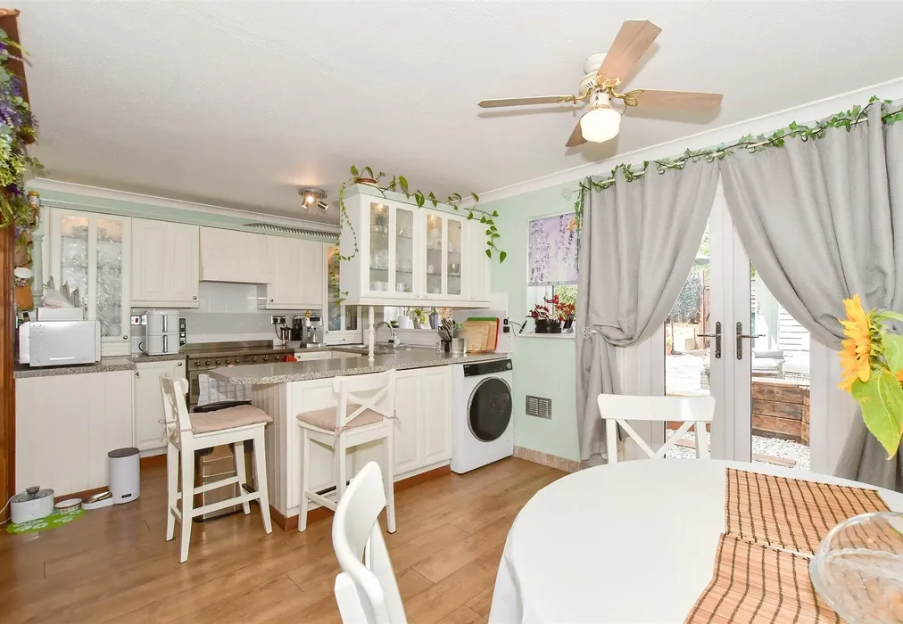 Kitchen - Kingsley Road, Bewbush, Crawley, West Sussex - Wards of Kent