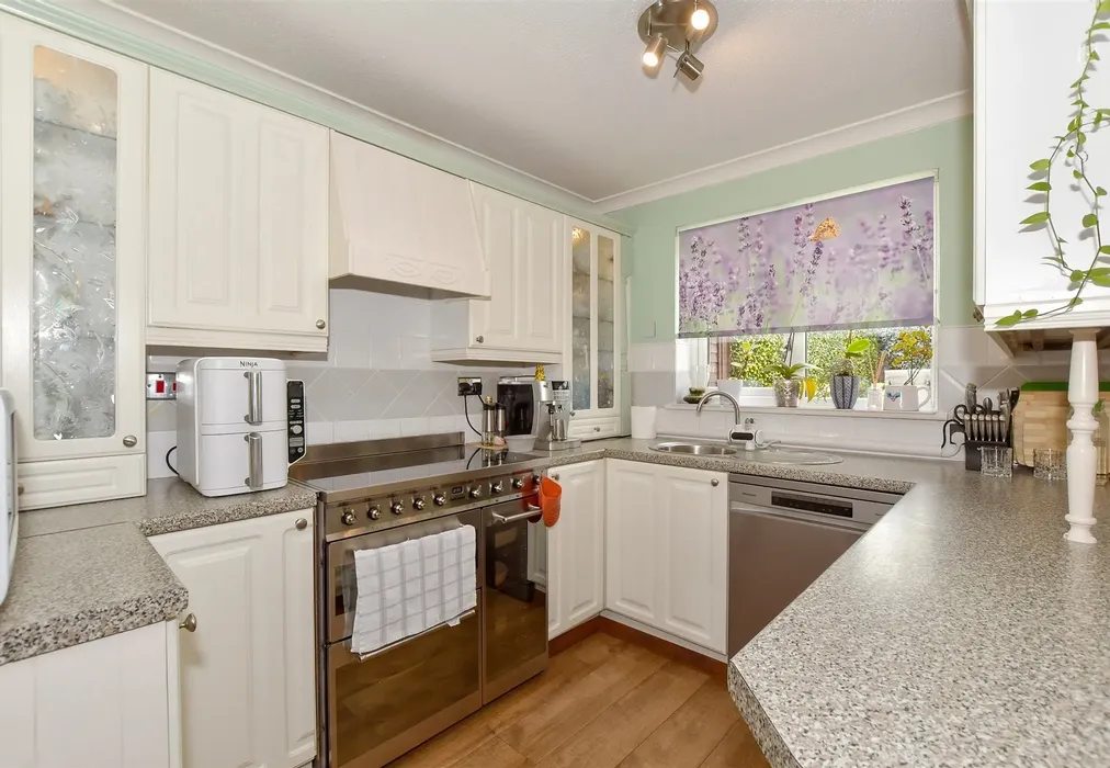 Kitchen - Kingsley Road, Bewbush, Crawley, West Sussex - Wards of Kent