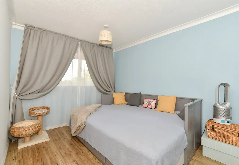 Bedroom 2 - Kingsley Road, Bewbush, Crawley, West Sussex - Wards of Kent