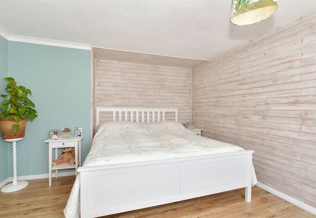 Bedroom 1 - Kingsley Road, Bewbush, Crawley, West Sussex - Wards of Kent