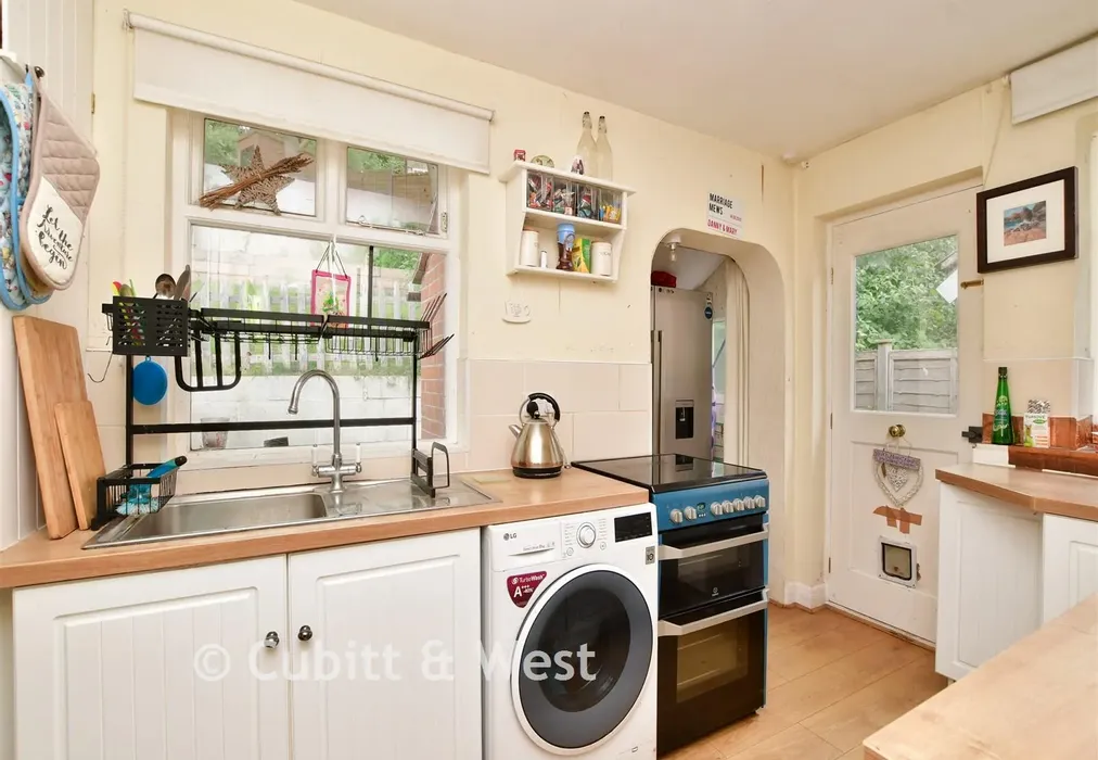 Kitchen - Milner Road, Caterham, Surrey - Wards of Kent