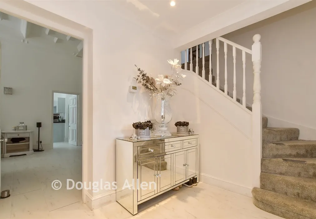 Entrance Hall - Monkhams, Waltham Abbey, Essex - Wards of Kent