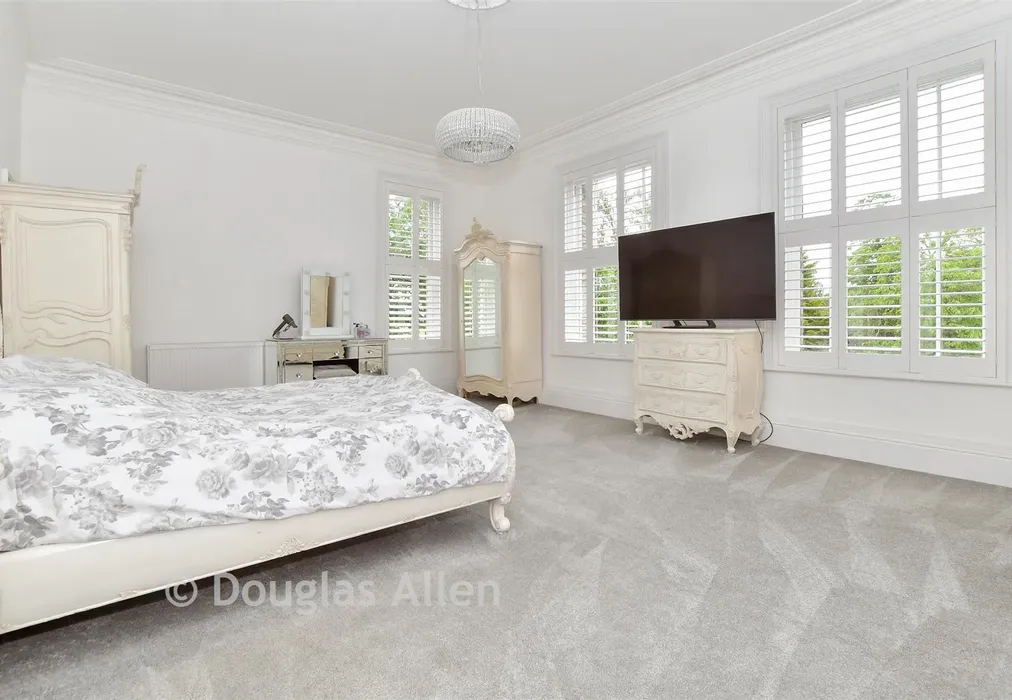 Bedroom 1 - Monkhams, Waltham Abbey, Essex - Wards of Kent