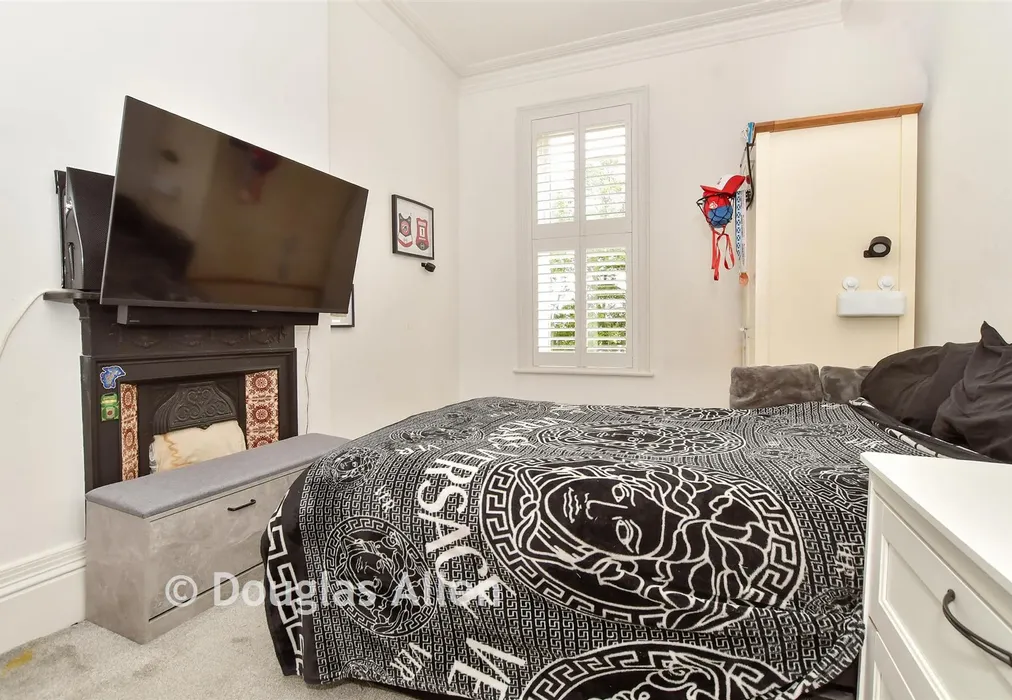 Bedroom 2 - Monkhams, Waltham Abbey, Essex - Wards of Kent