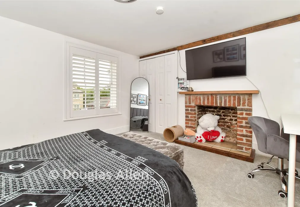 Bedroom 4 - Monkhams, Waltham Abbey, Essex - Wards of Kent