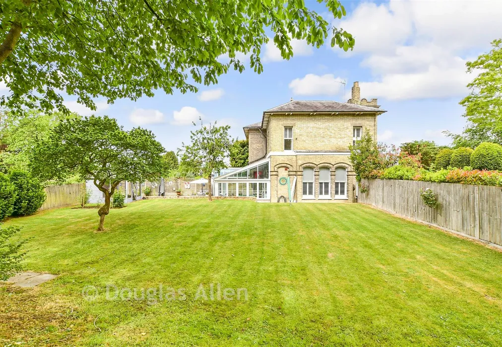 Rear Garden - Monkhams, Waltham Abbey, Essex - Wards of Kent