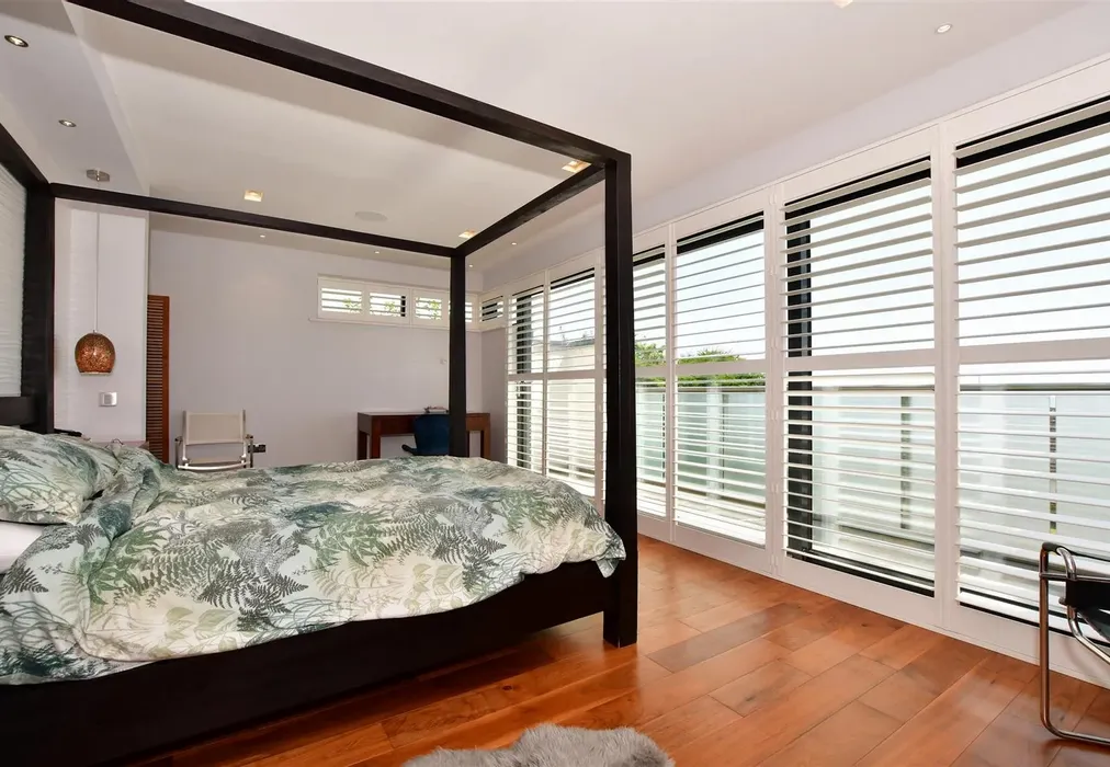Main Bedroom - Sea View Road, St Margarets Bay, Dover, Kent - Wards of Kent