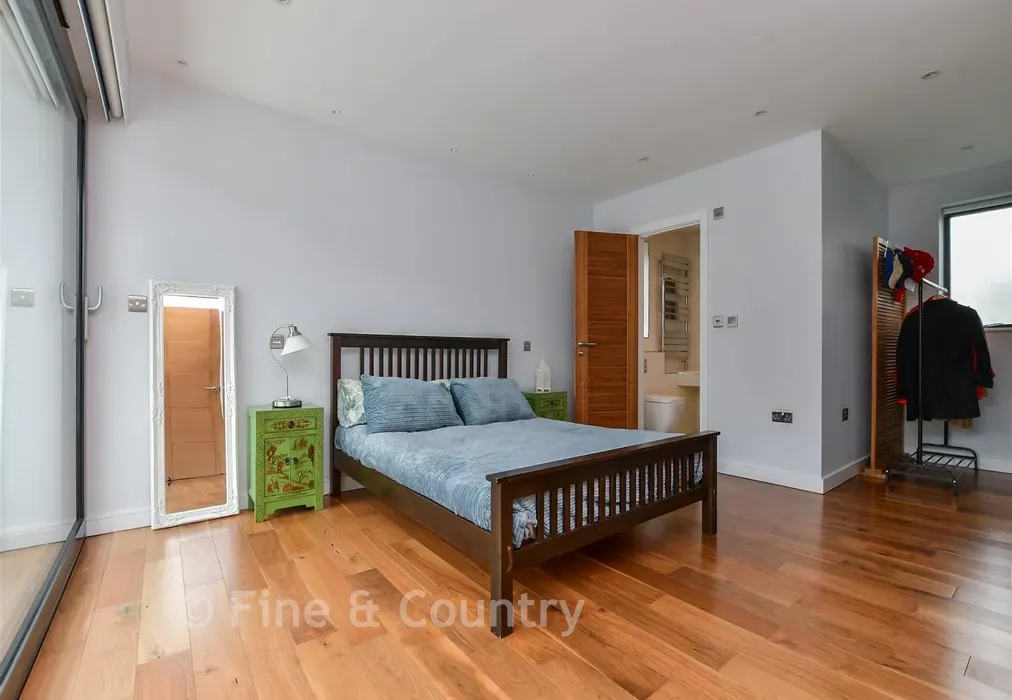 Bedroom 2 - Sea View Road, St Margarets Bay, Dover, Kent - Wards of Kent