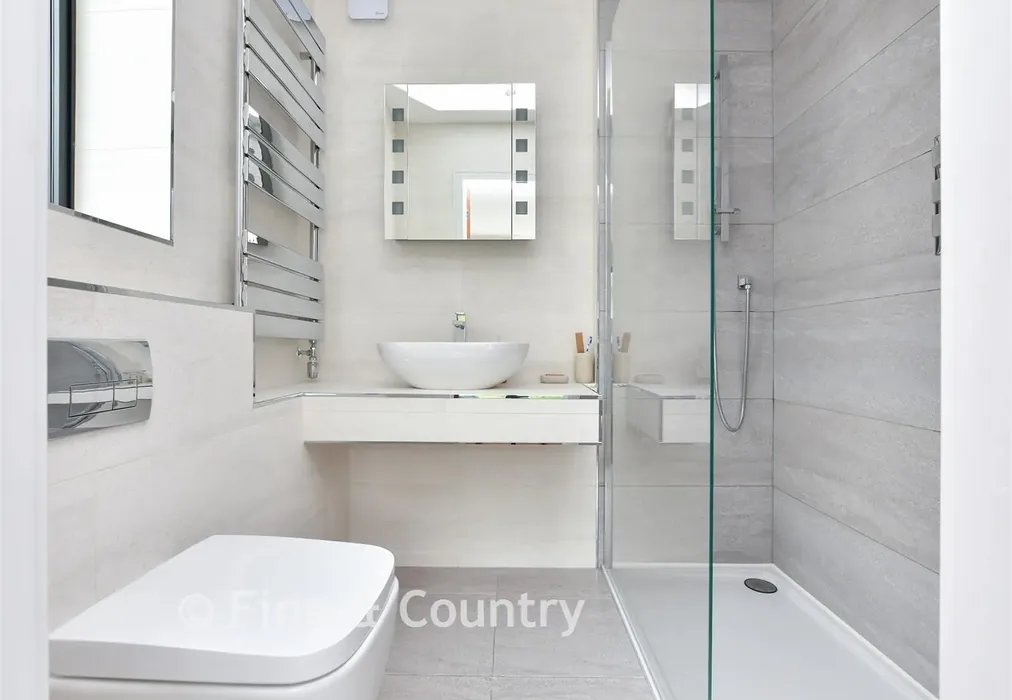 En-Suite Shower Room - Sea View Road, St Margarets Bay, Dover, Kent - Wards of Kent