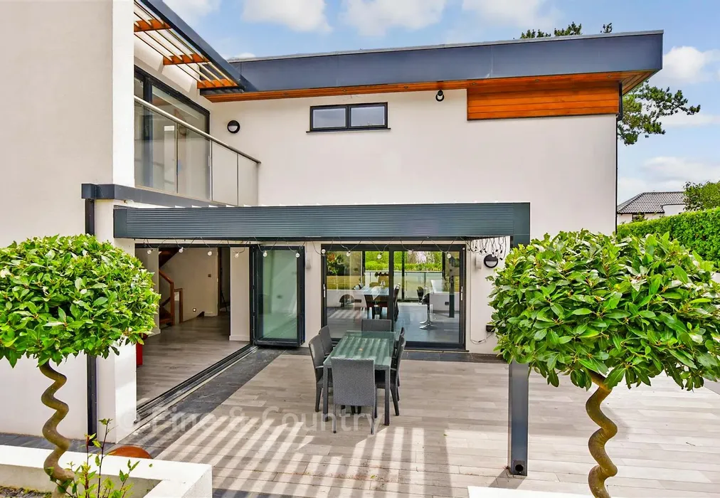 External Lifestyle - Sea View Road, St Margarets Bay, Dover, Kent - Wards of Kent