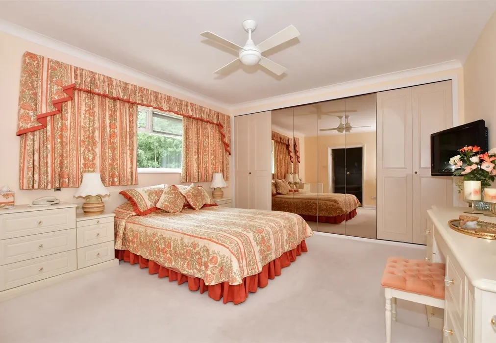 Main Bedroom - Fleets Lane, Tyler Hill, Canterbury, Kent - Wards of Kent