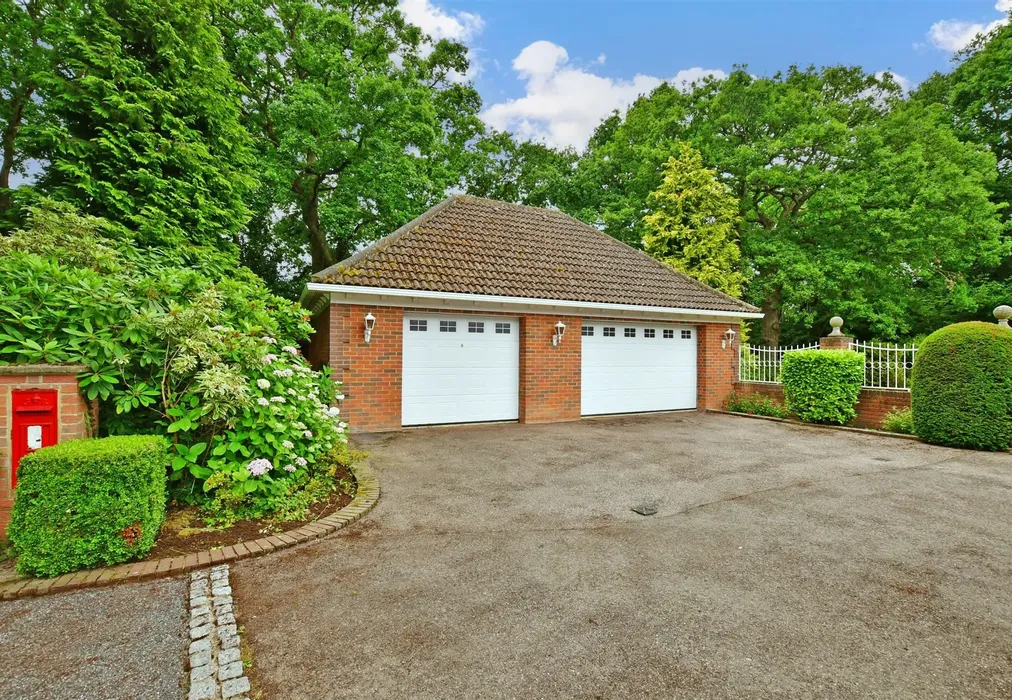 Garage - Fleets Lane, Tyler Hill, Canterbury, Kent - Wards of Kent