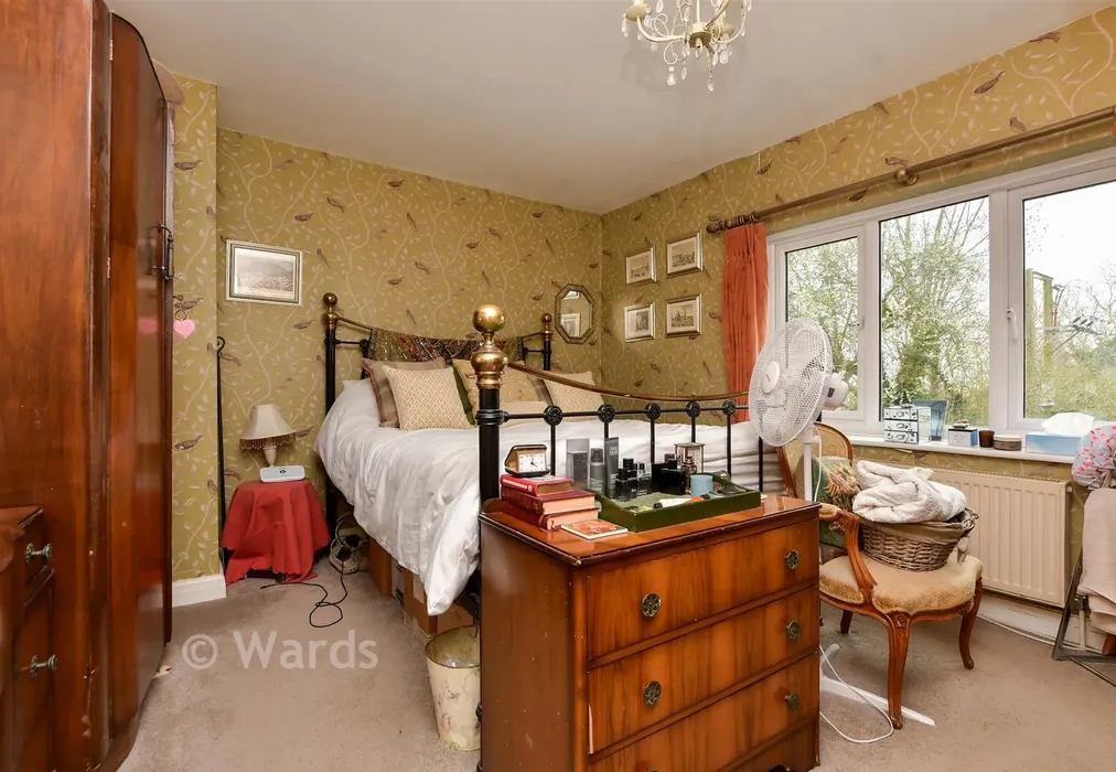 Bedroom 1 - Sacketts Hill, Broadstairs, Kent - Wards of Kent