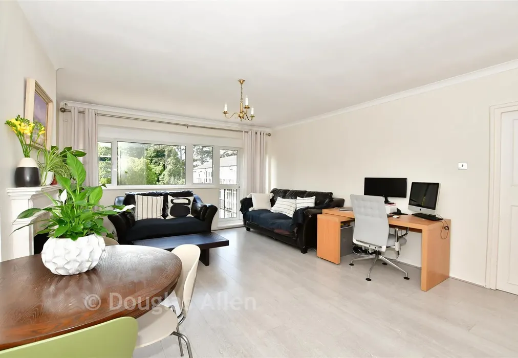 Lounge/Diner - Hartland Road, Epping, Essex - Wards of Kent