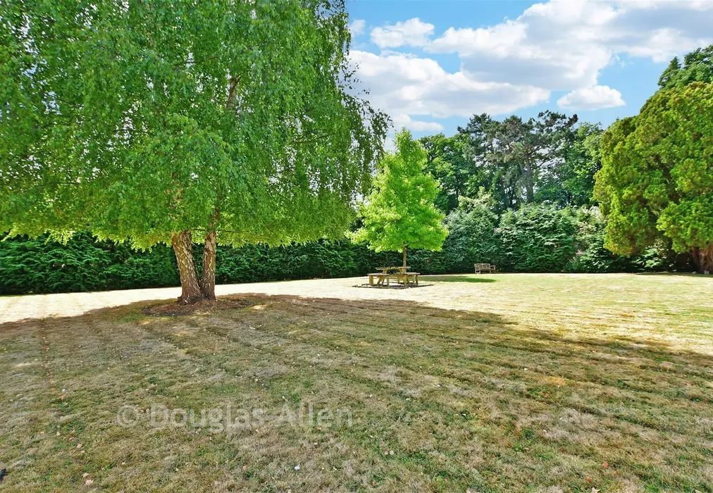 Communal Gardens - Hartland Road, Epping, Essex - Wards of Kent